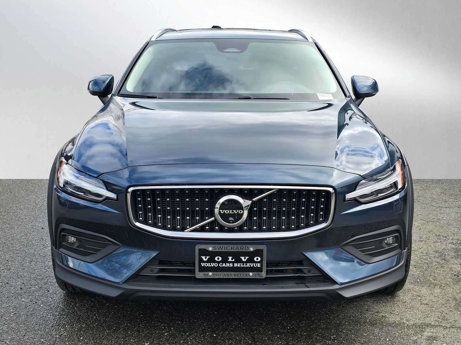 2025 Volvo V60 Cross Country Plus