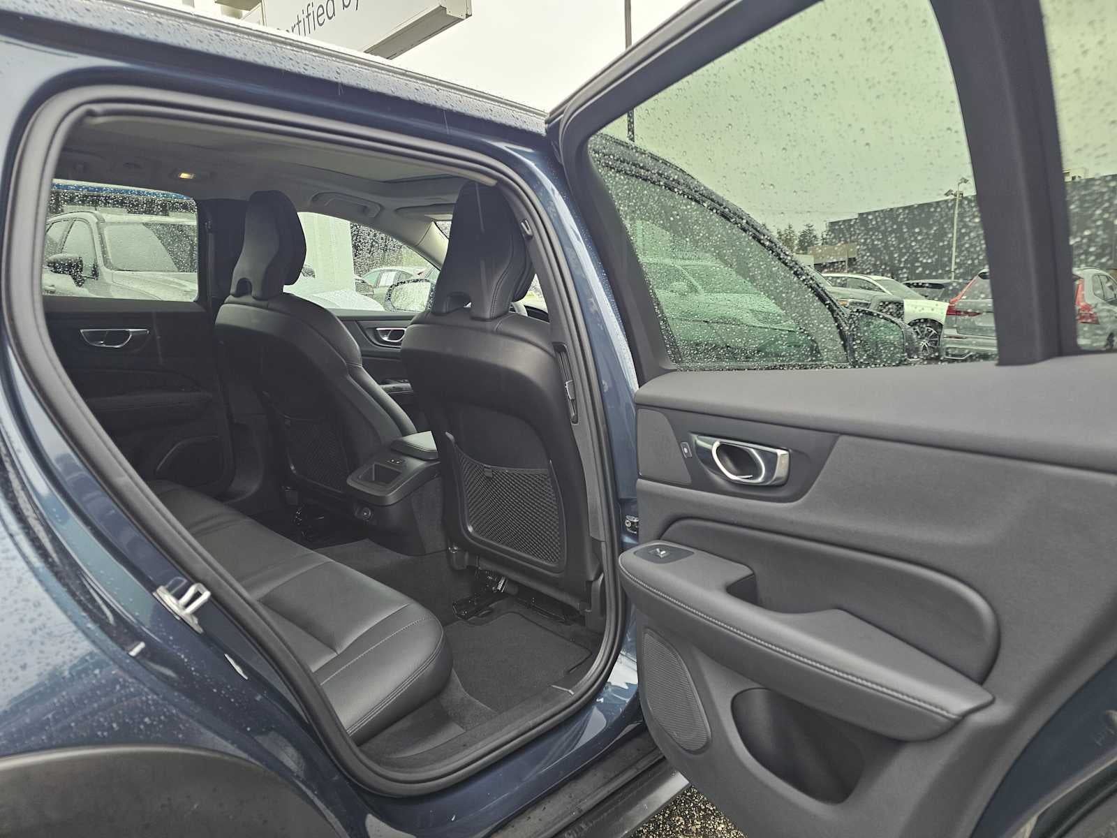 2025 Volvo V60 Cross Country Plus