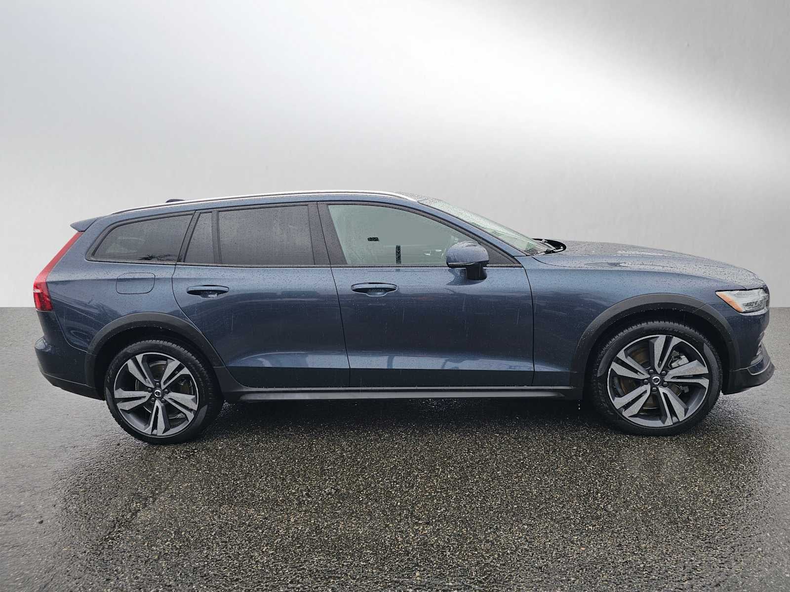 2025 Volvo V60 Cross Country Plus