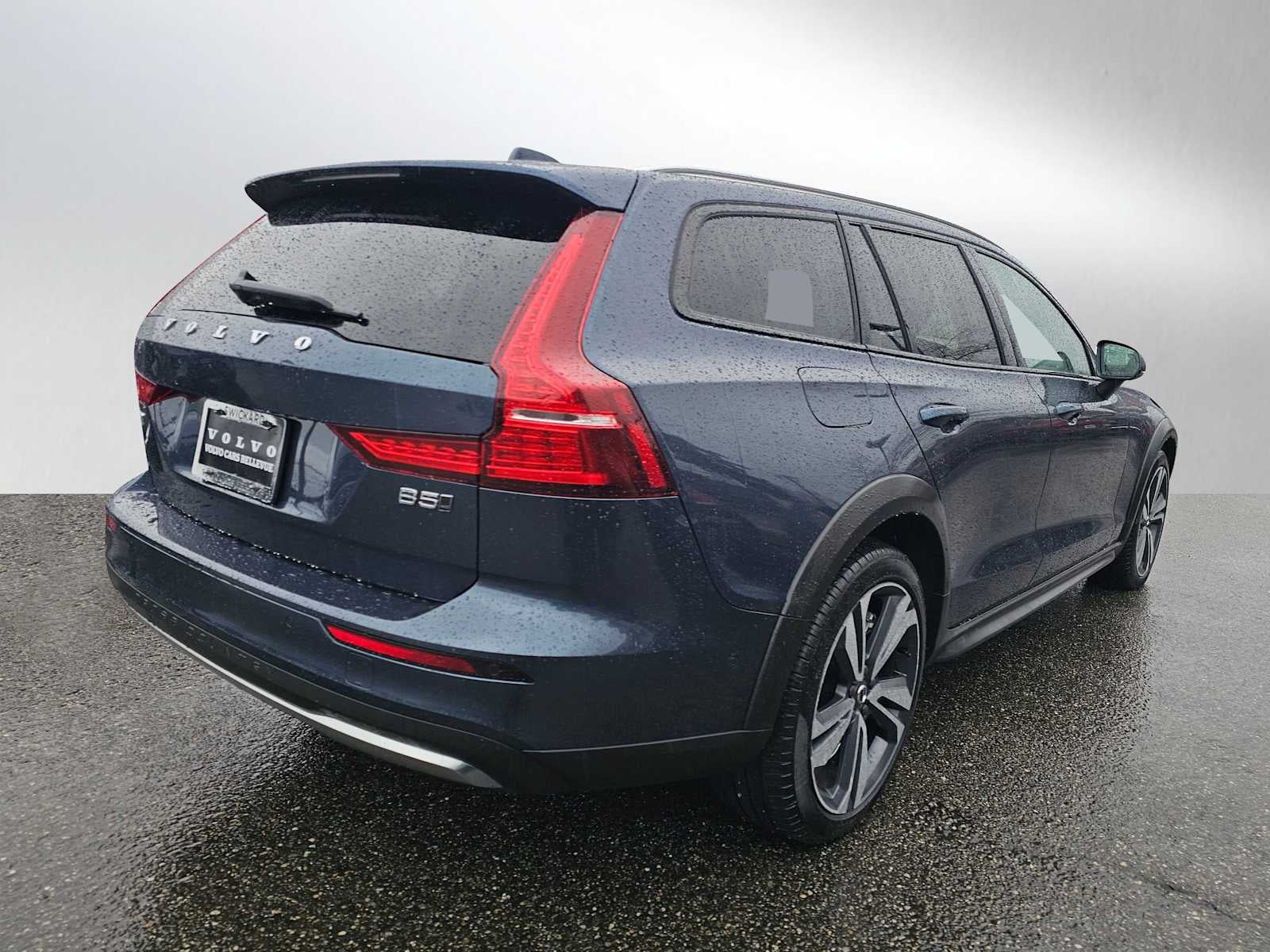 2025 Volvo V60 Cross Country Plus