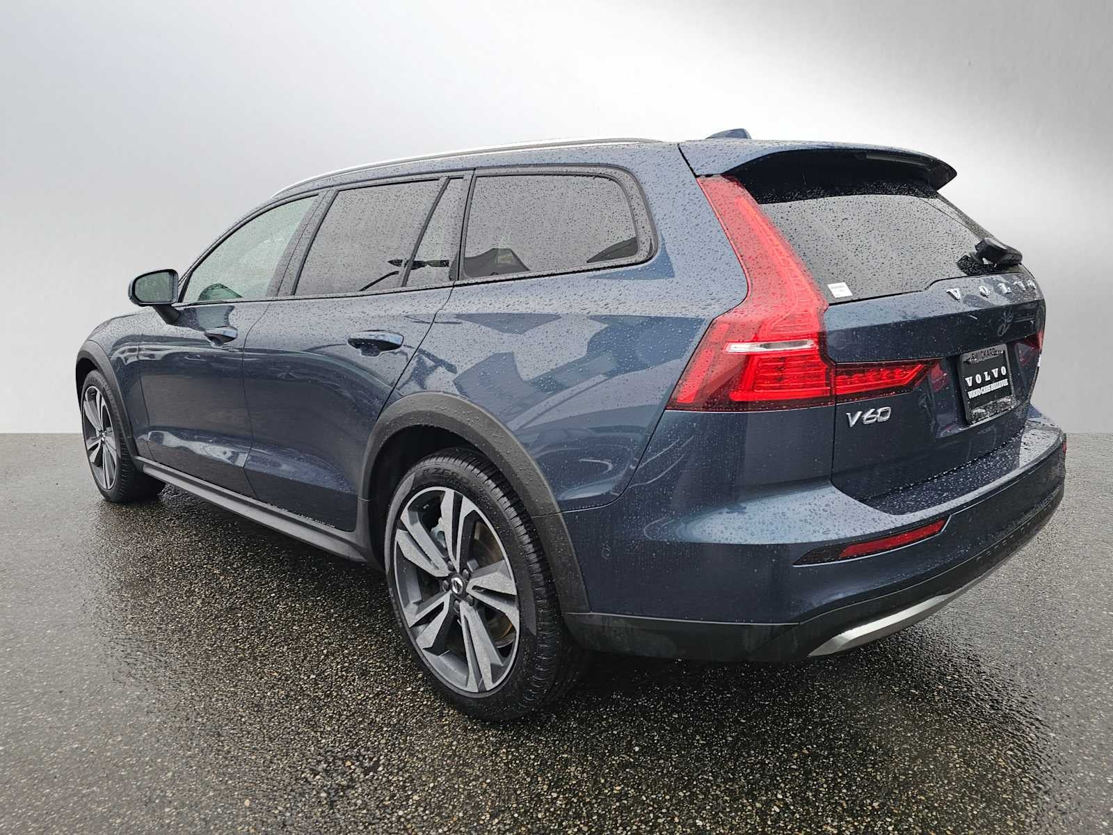 2025 Volvo V60 Cross Country Plus