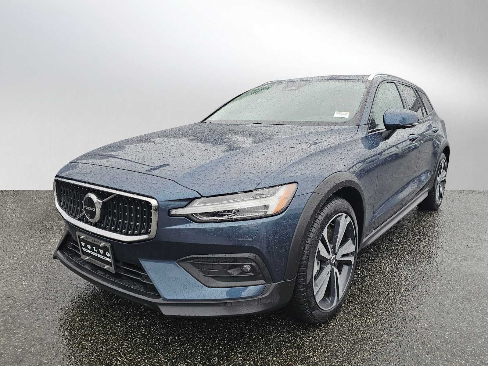 2025 Volvo V60 Cross Country Plus