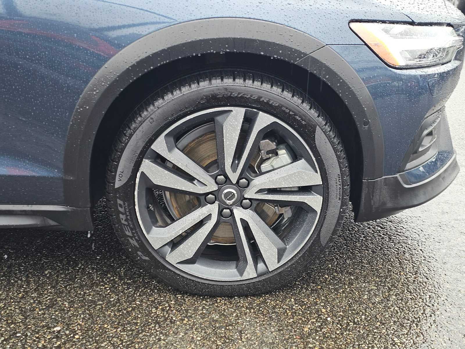 2025 Volvo V60 Cross Country Plus