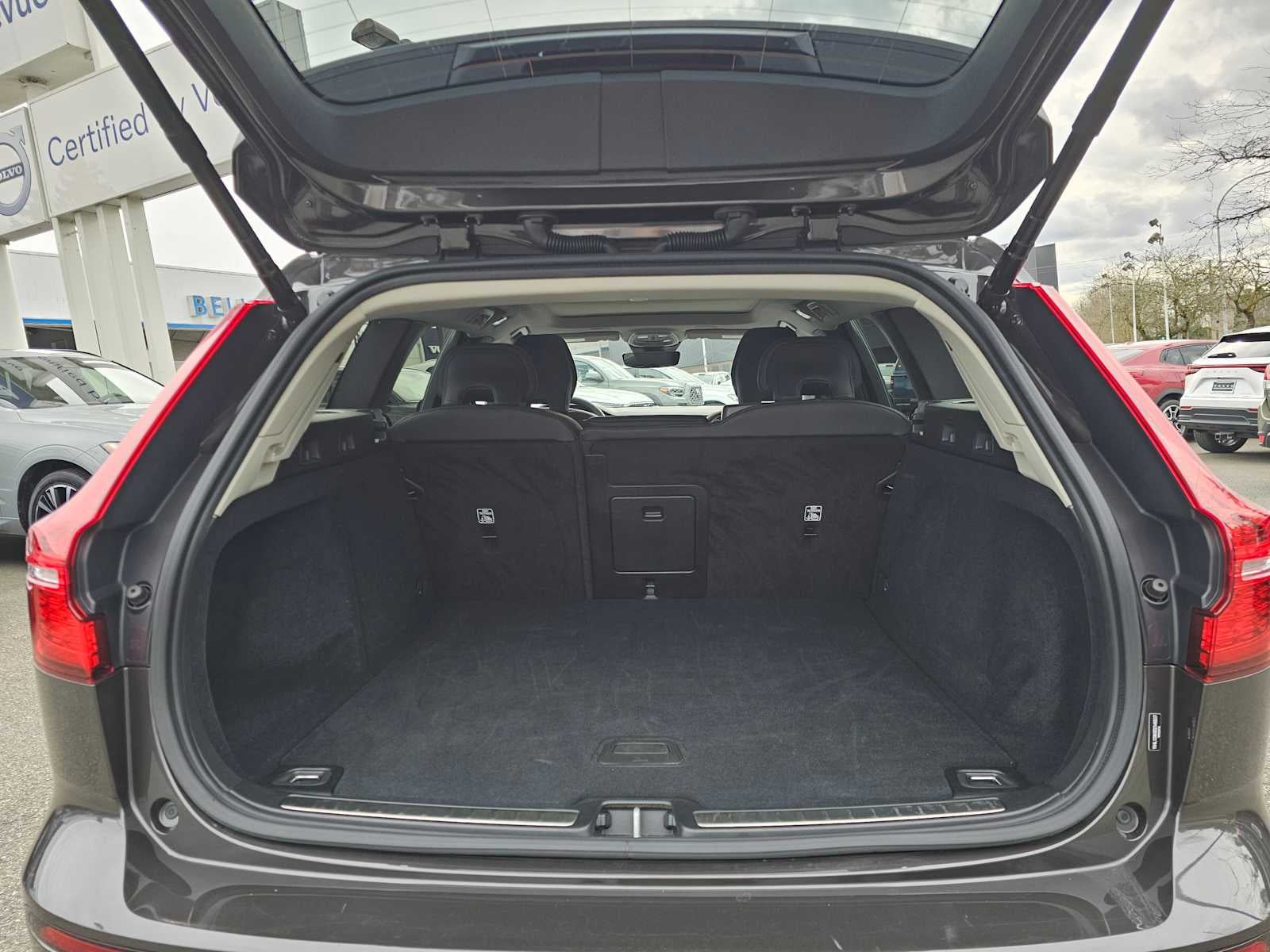 2025 Volvo V60 Cross Country Plus