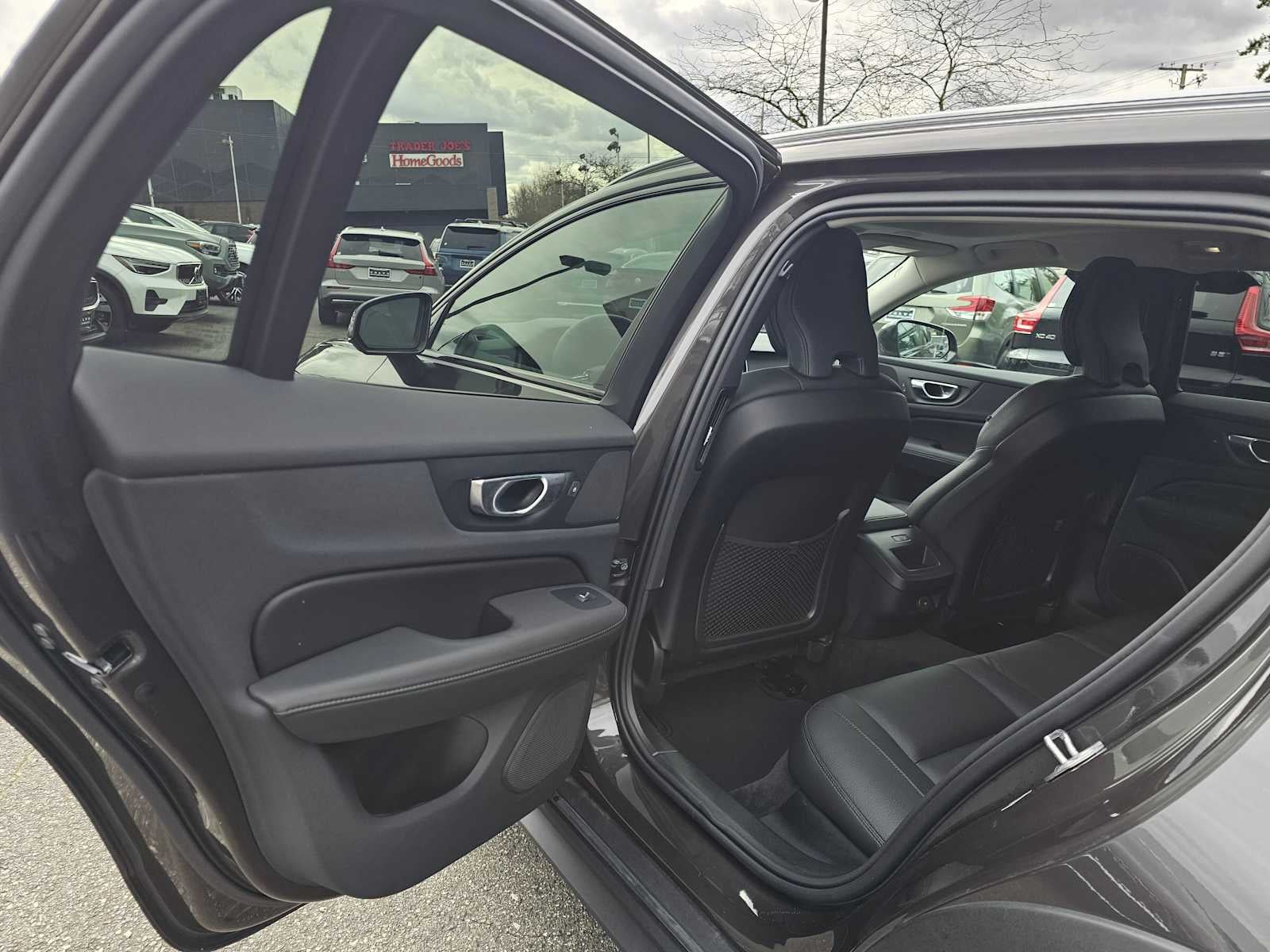 2025 Volvo V60 Cross Country Plus