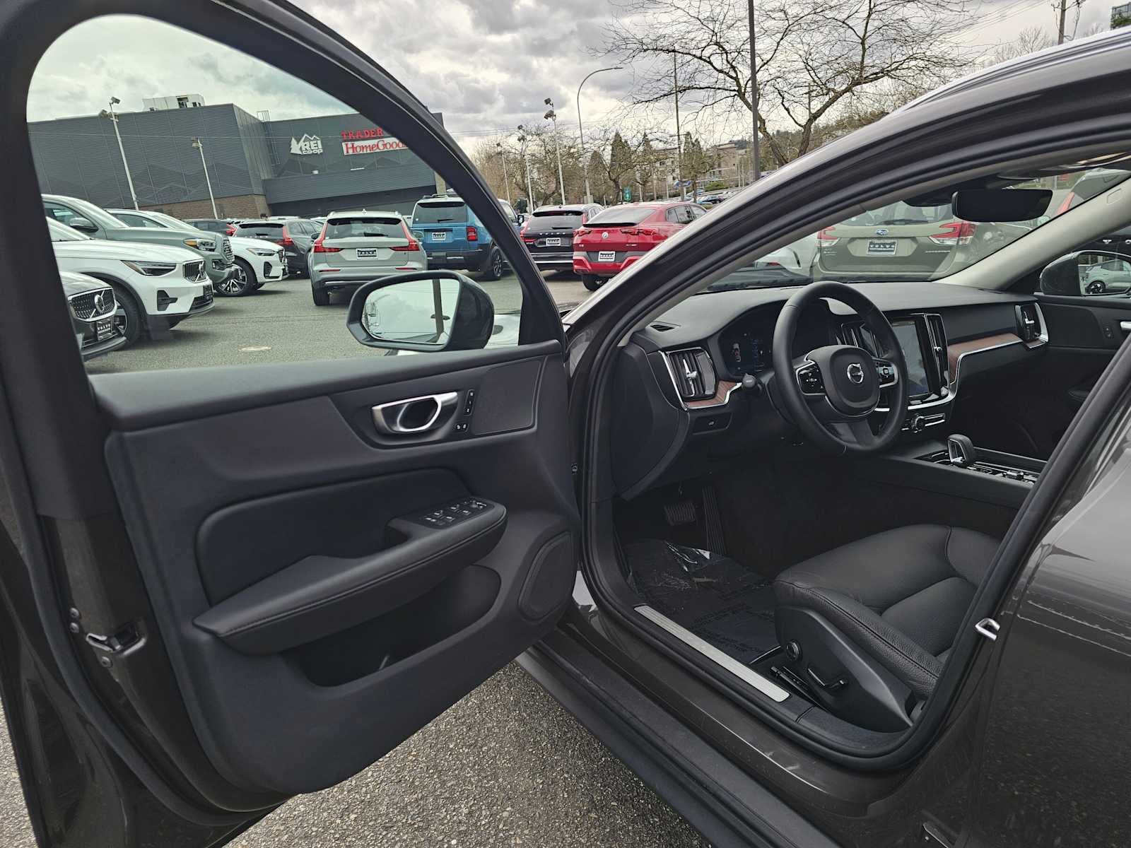 2025 Volvo V60 Cross Country Plus