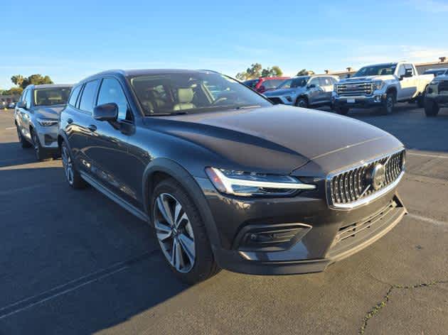 2025 Volvo V60 Cross Country Plus