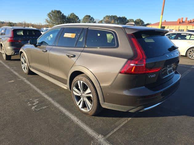 2025 Volvo V60 Cross Country Plus