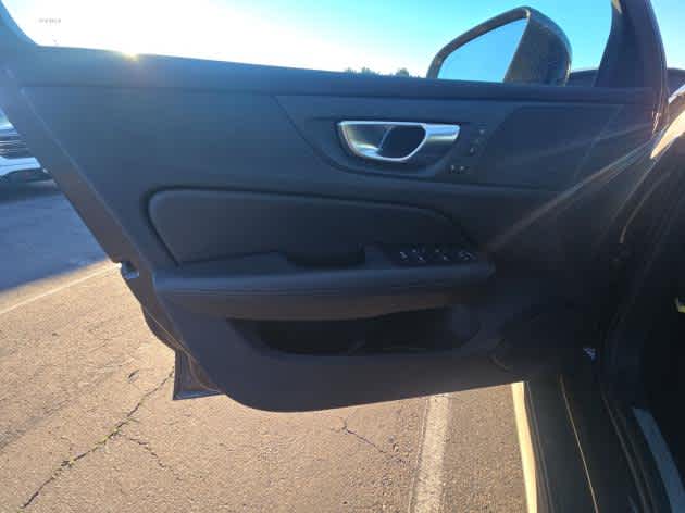 2025 Volvo V60 Cross Country Plus