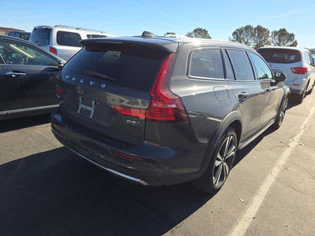 2025 Volvo V60 Cross Country Plus