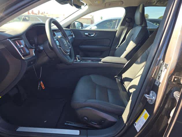 2025 Volvo V60 Cross Country Plus