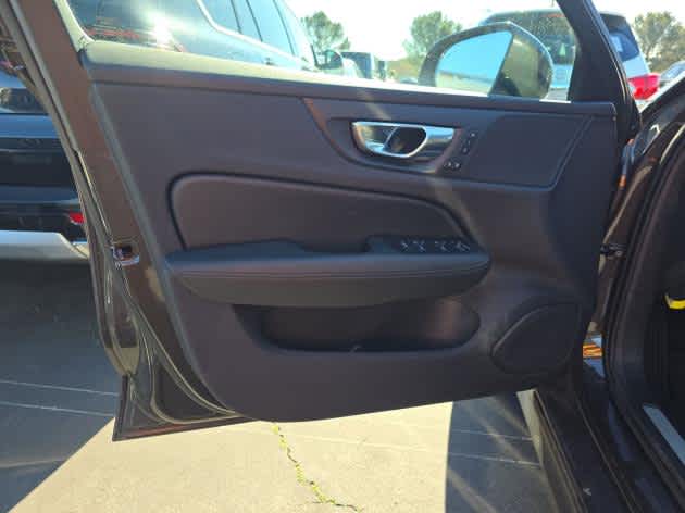 2025 Volvo V60 Cross Country Plus