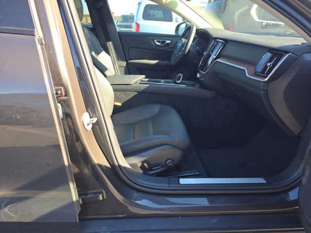 2025 Volvo V60 Cross Country Plus