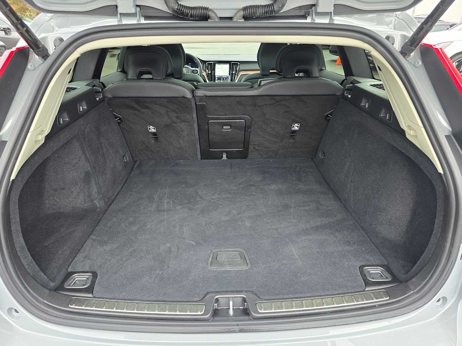 2025 Volvo V60 Cross Country Plus