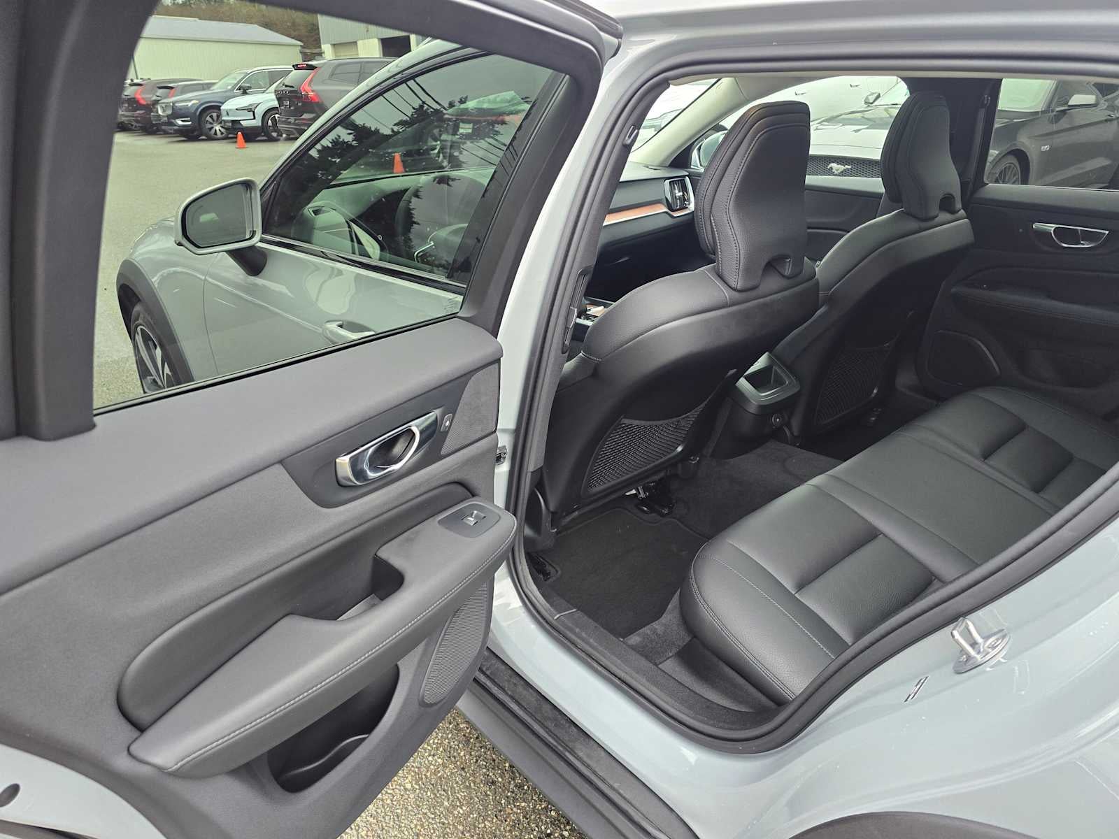 2025 Volvo V60 Cross Country Plus