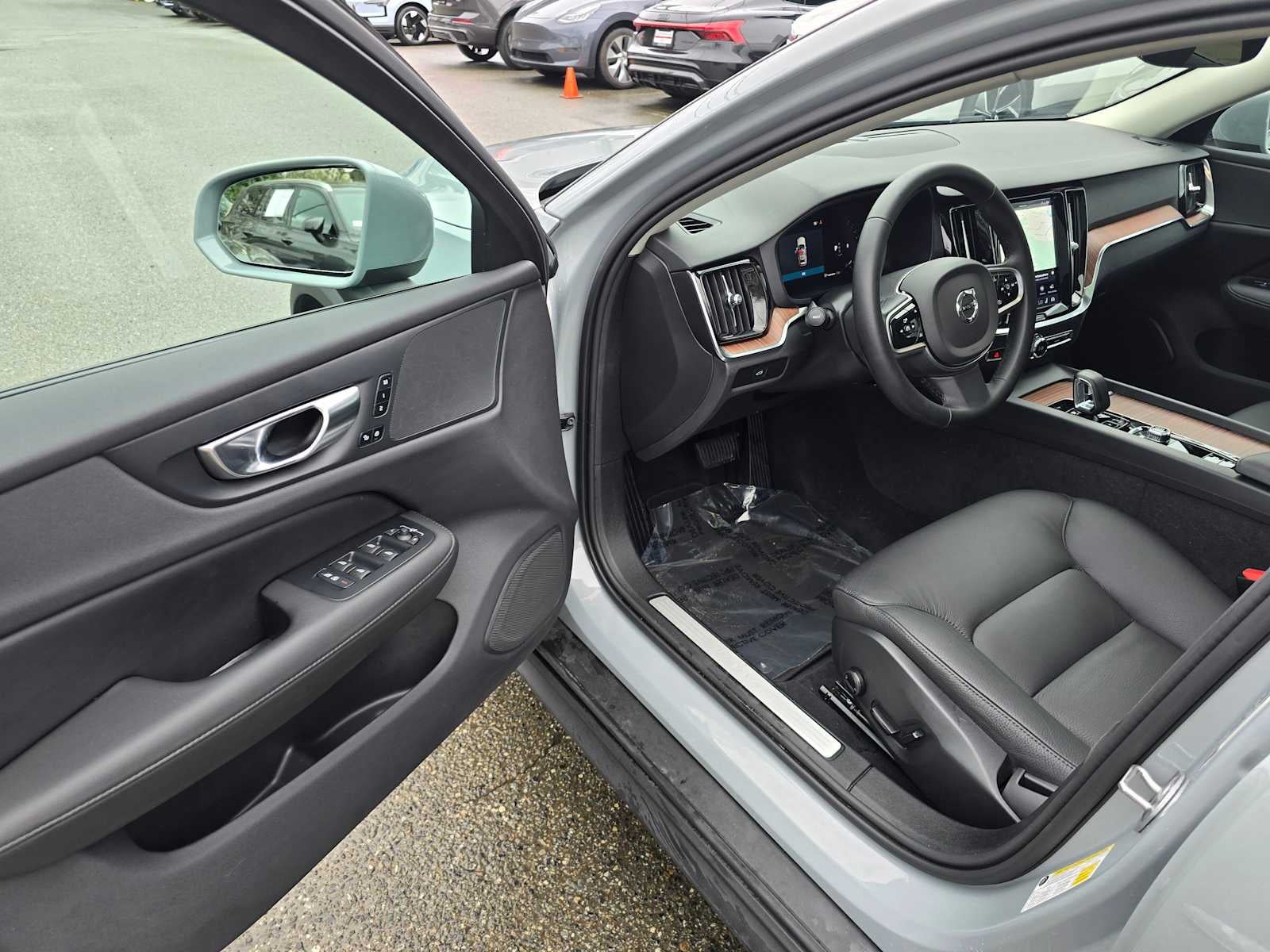 2025 Volvo V60 Cross Country Plus