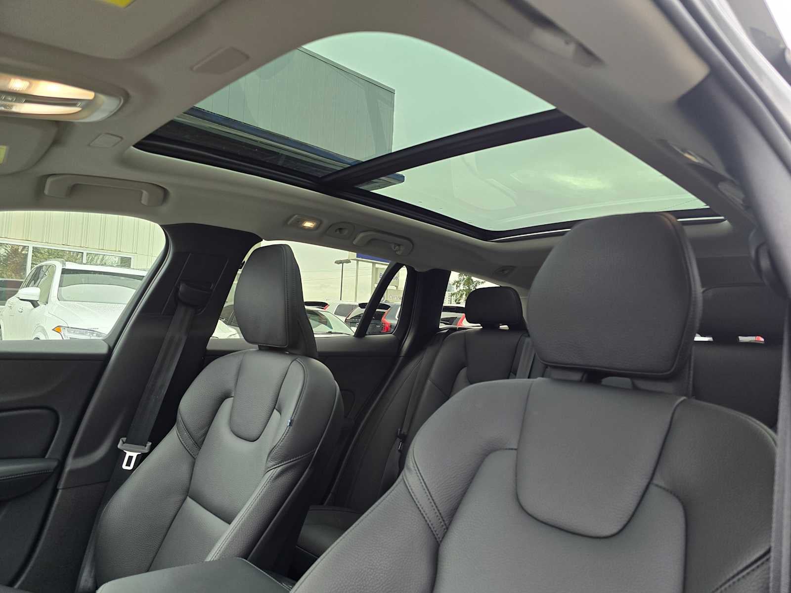 2025 Volvo V60 Cross Country Plus