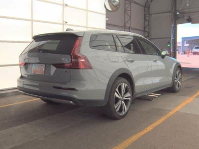 2025 Volvo V60 Cross Country Plus