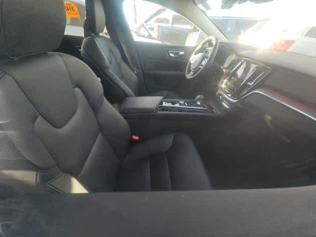 2025 Volvo V60 Cross Country Plus