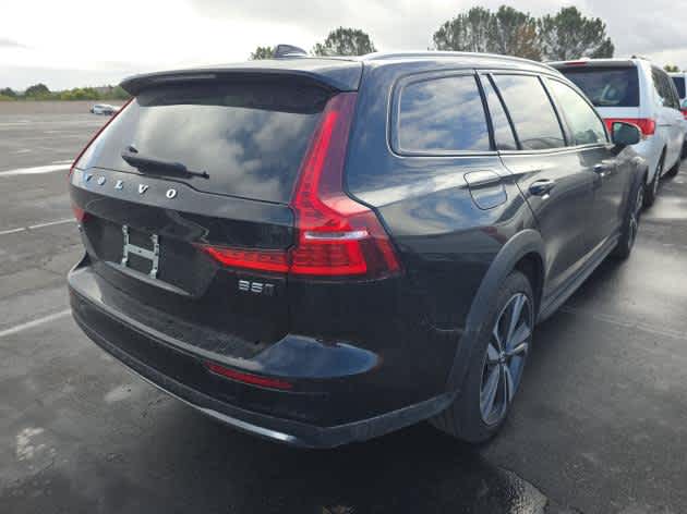 2025 Volvo V60 Cross Country Plus