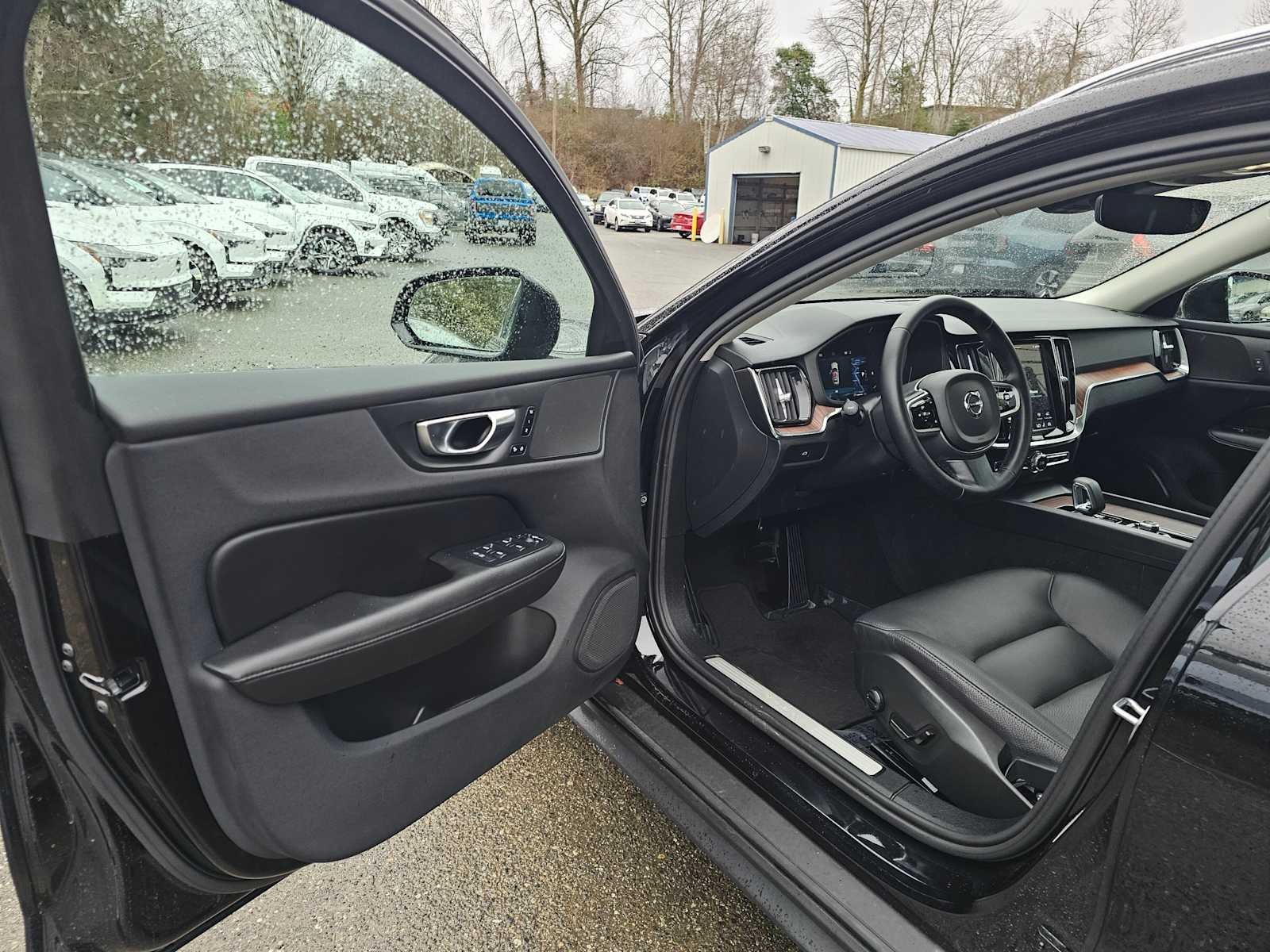 2025 Volvo V60 Cross Country Plus