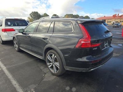 2025 Volvo V60 Cross Country Plus