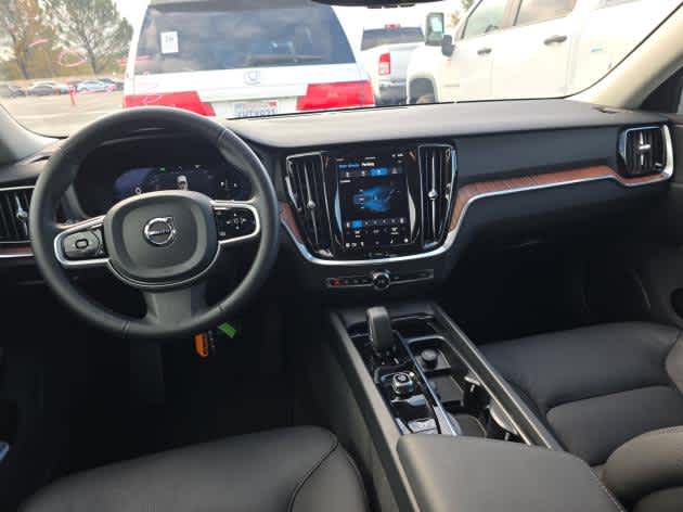 2025 Volvo V60 Cross Country Plus