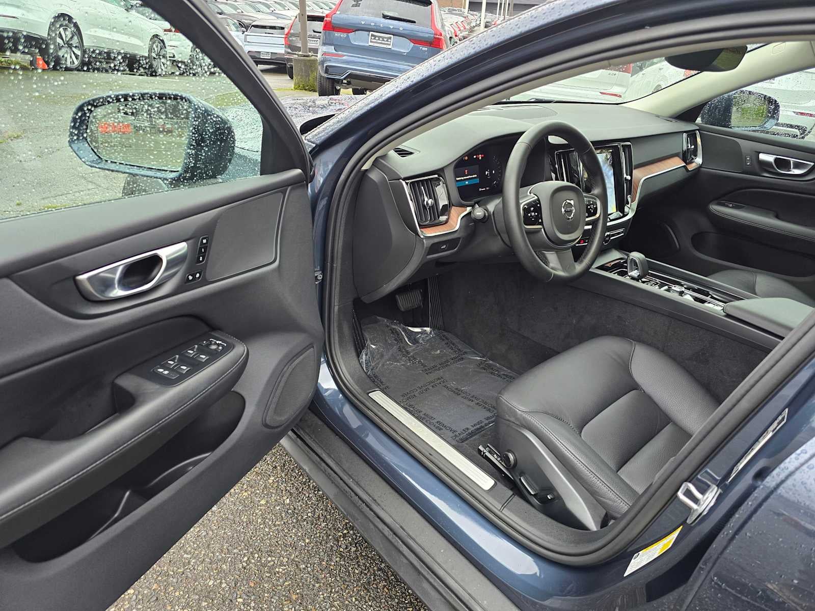 2025 Volvo V60 Cross Country Plus