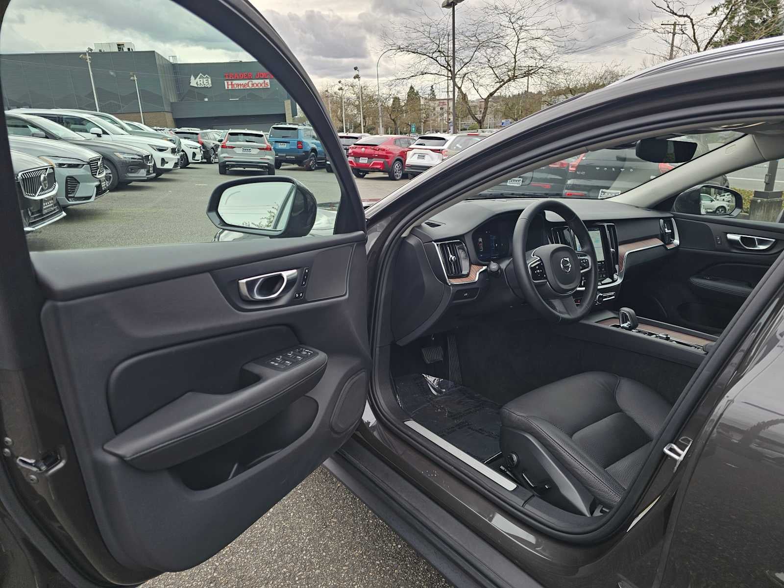 2025 Volvo V60 Cross Country Plus