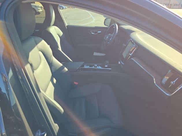 2025 Volvo V60 Cross Country Plus