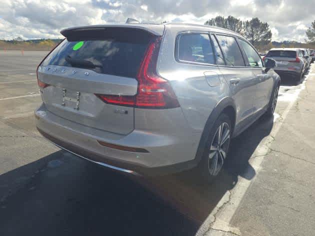 2025 Volvo V60 Cross Country Plus