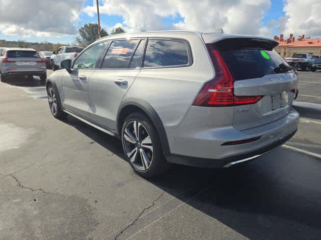 2025 Volvo V60 Cross Country Plus