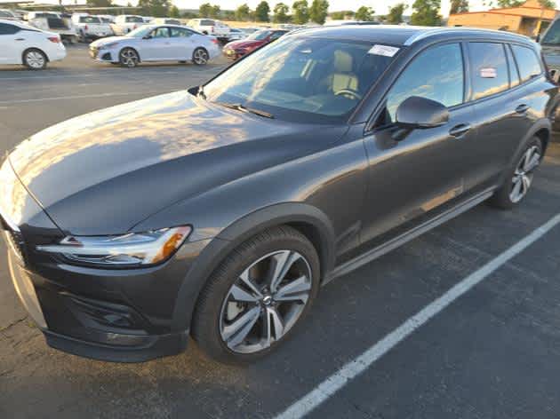 2025 Volvo V60 Cross Country Plus