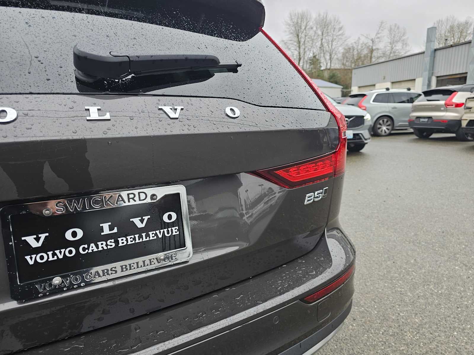 2025 Volvo V60 Cross Country Plus