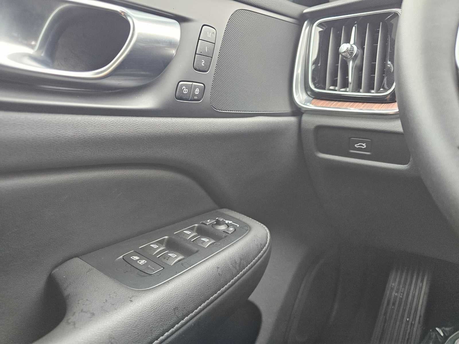 2025 Volvo V60 Cross Country Plus