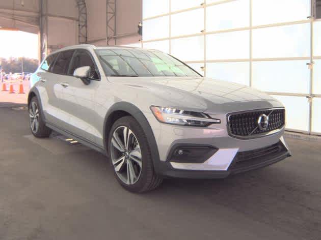 2025 Volvo V60 Cross Country Plus