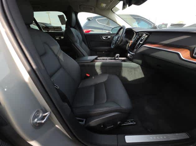 2025 Volvo V60 Cross Country Plus