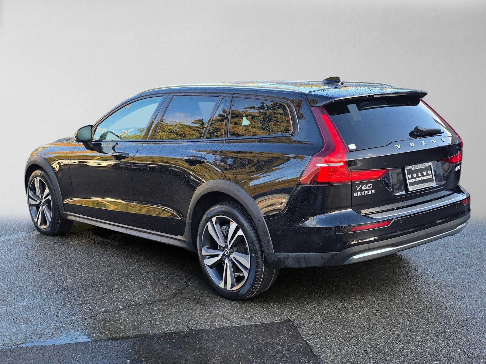 2023 Volvo V60 Cross Country Plus