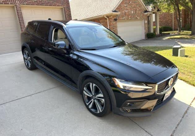 2023 Volvo V60 Cross Country Plus