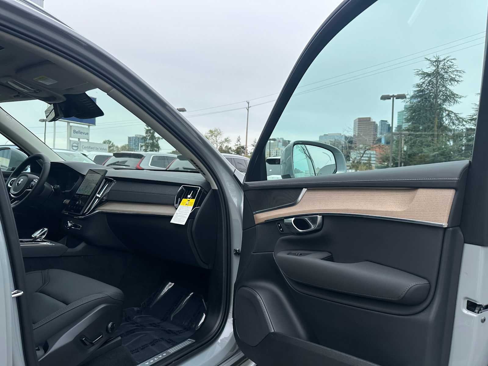 2025 Volvo XC90 Core