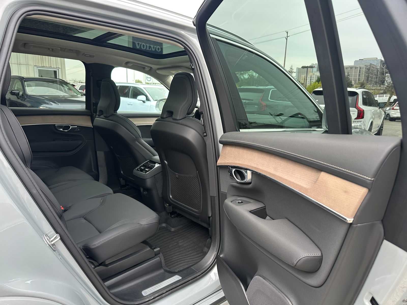 2025 Volvo XC90 Core