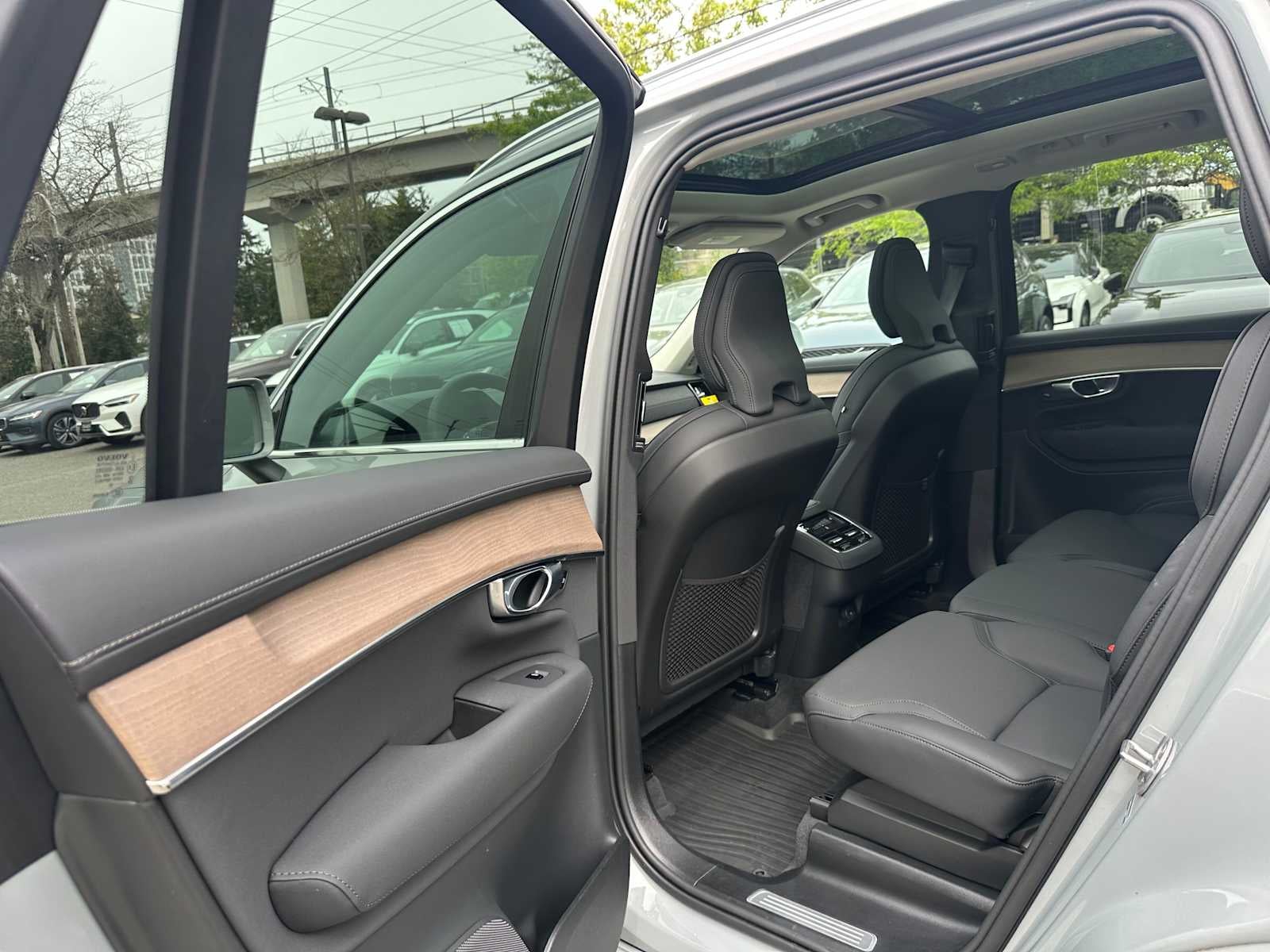 2025 Volvo XC90 Core