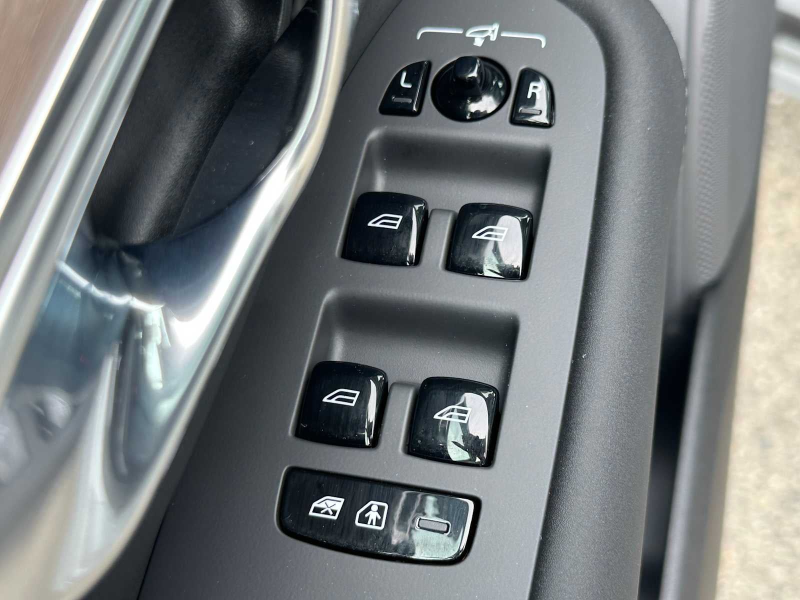 2025 Volvo XC90 Core