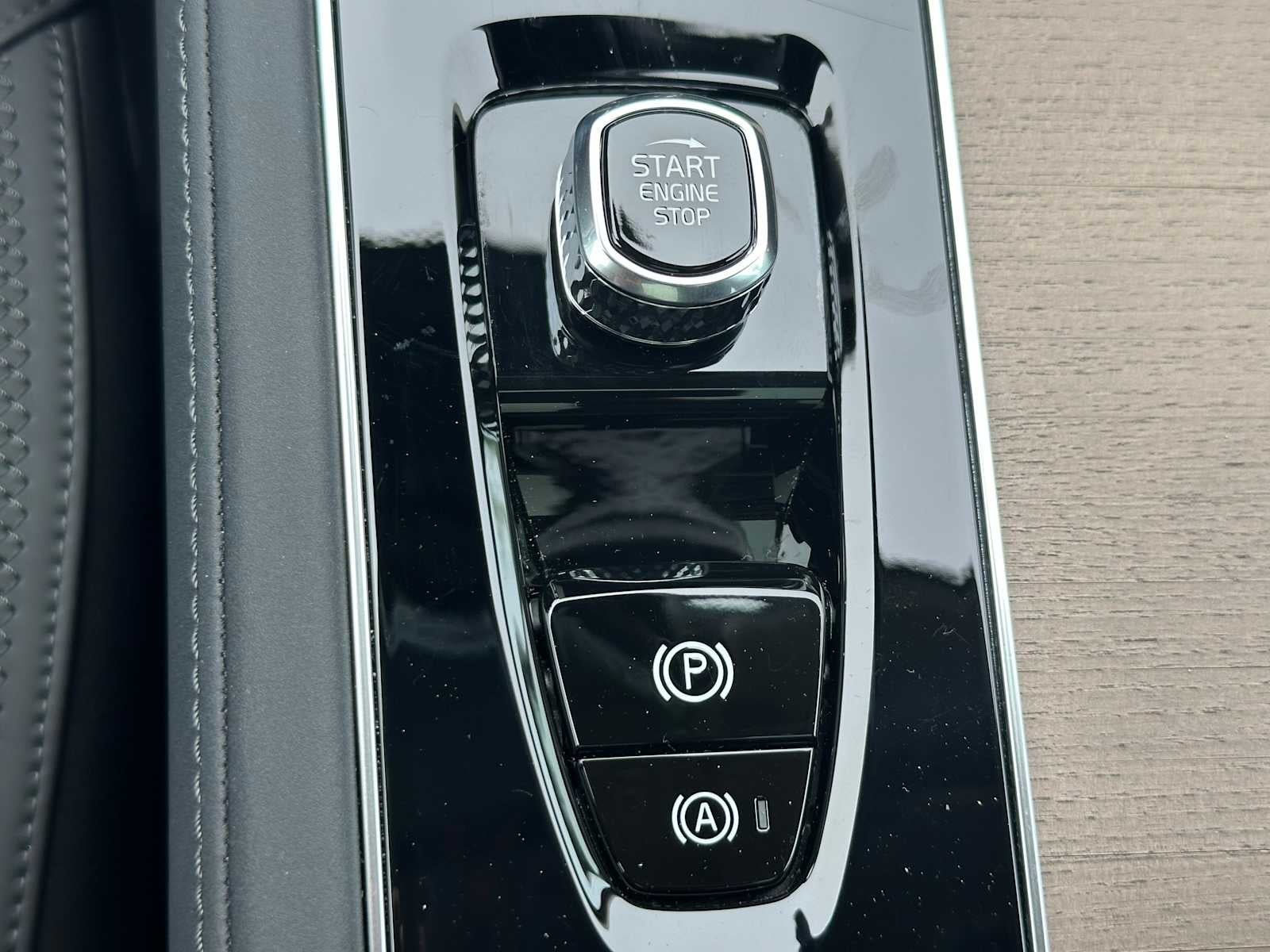 2025 Volvo XC90 Core