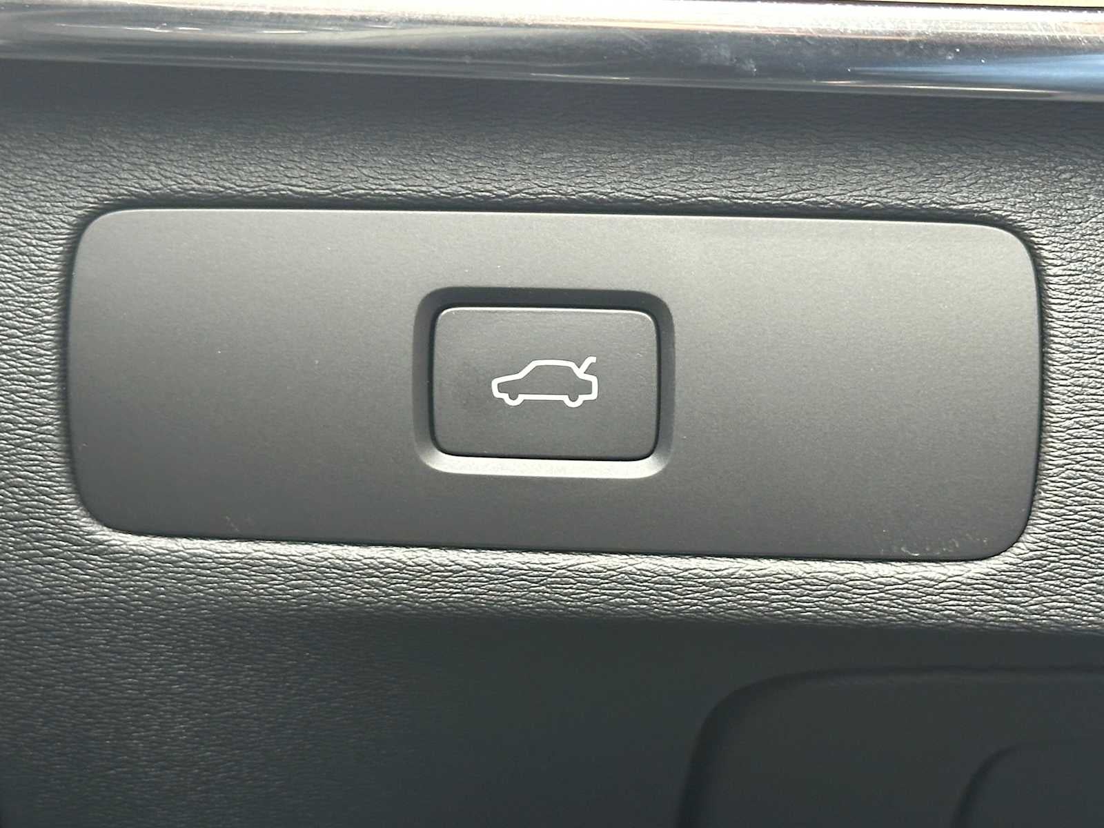 2025 Volvo XC90 Core