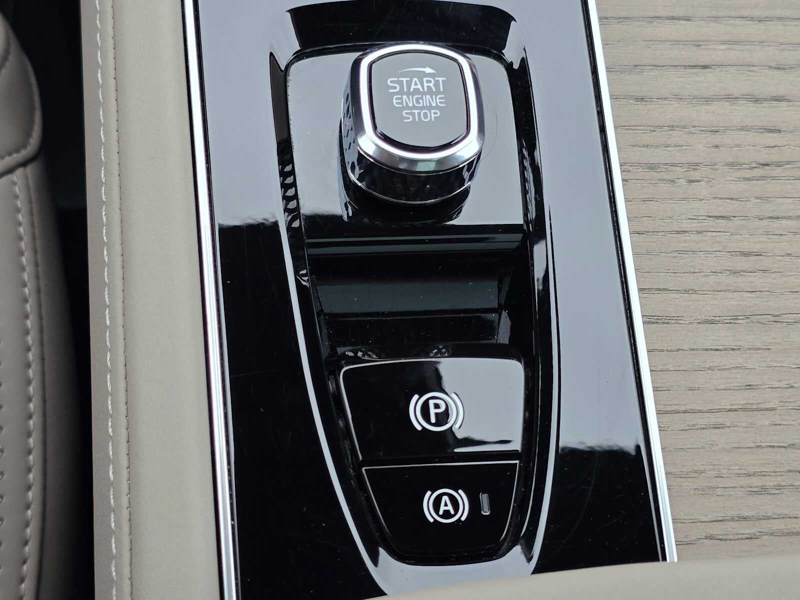2026 Volvo XC90 Plus
