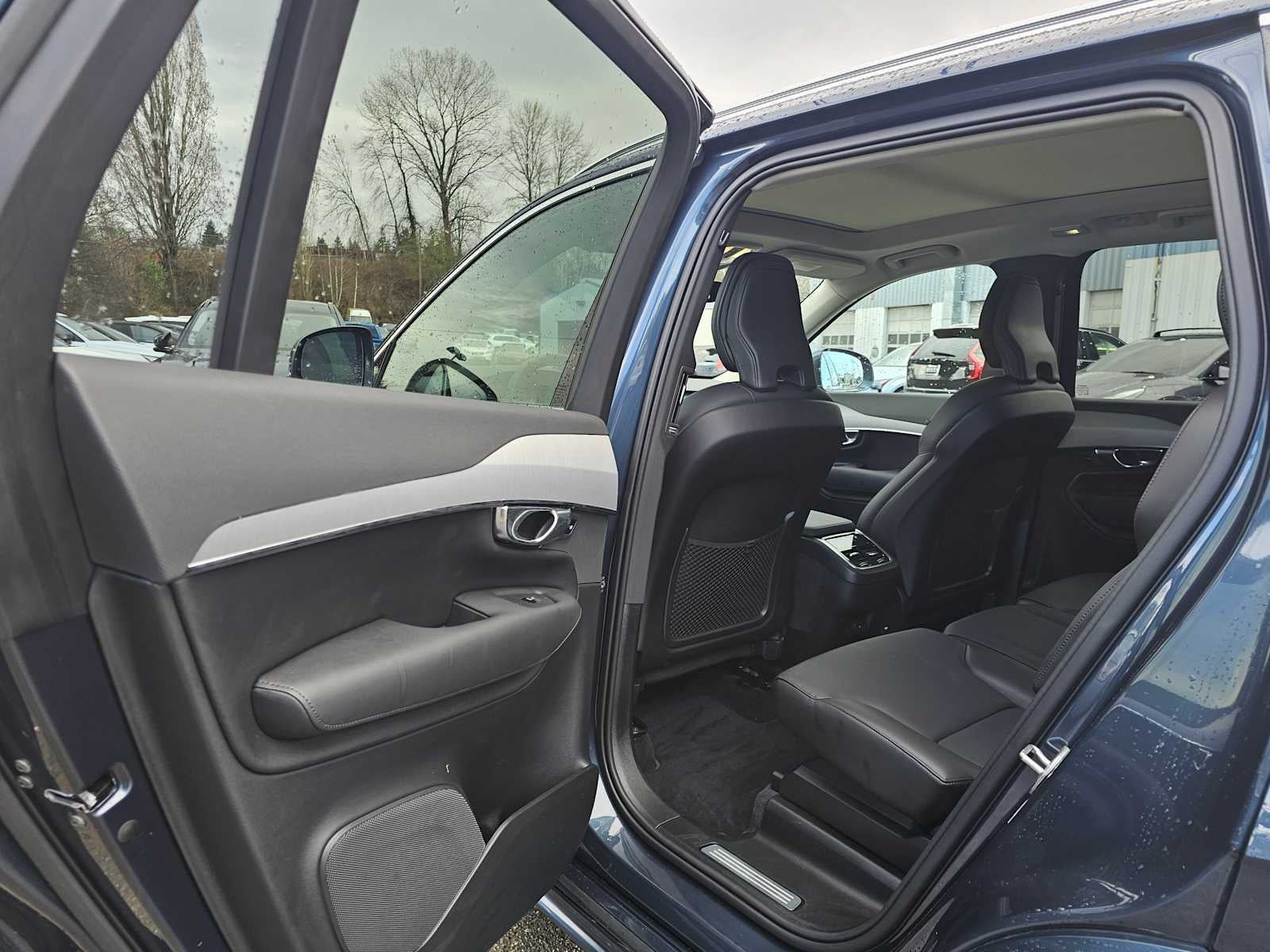 2025 Volvo XC90 Core