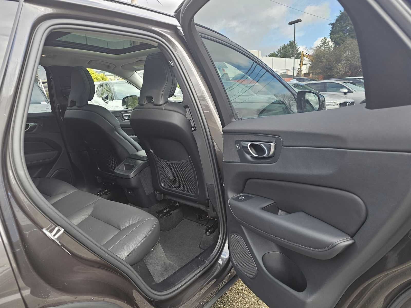 2025 Volvo XC60 Plus