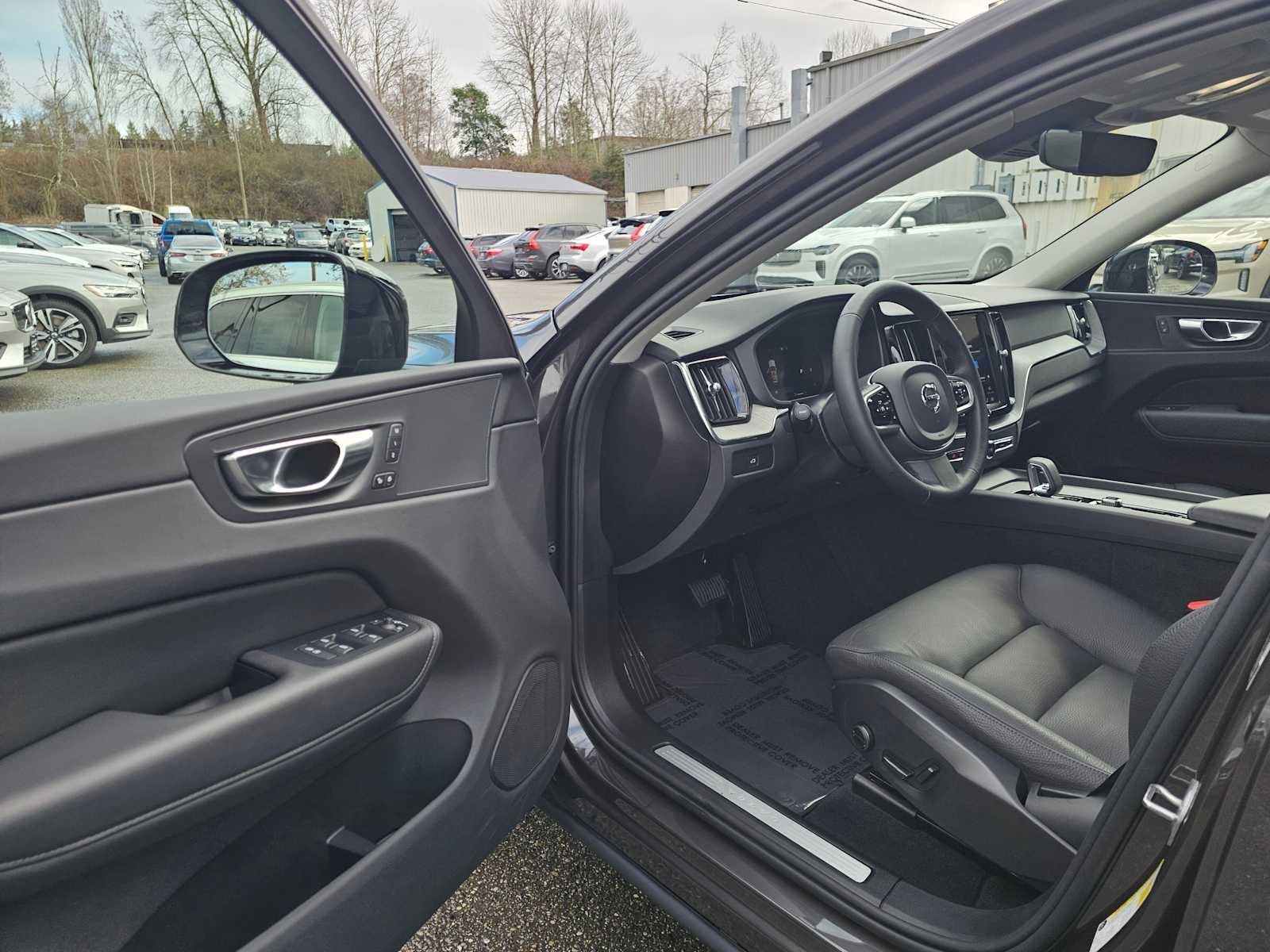 2025 Volvo XC60 Plus