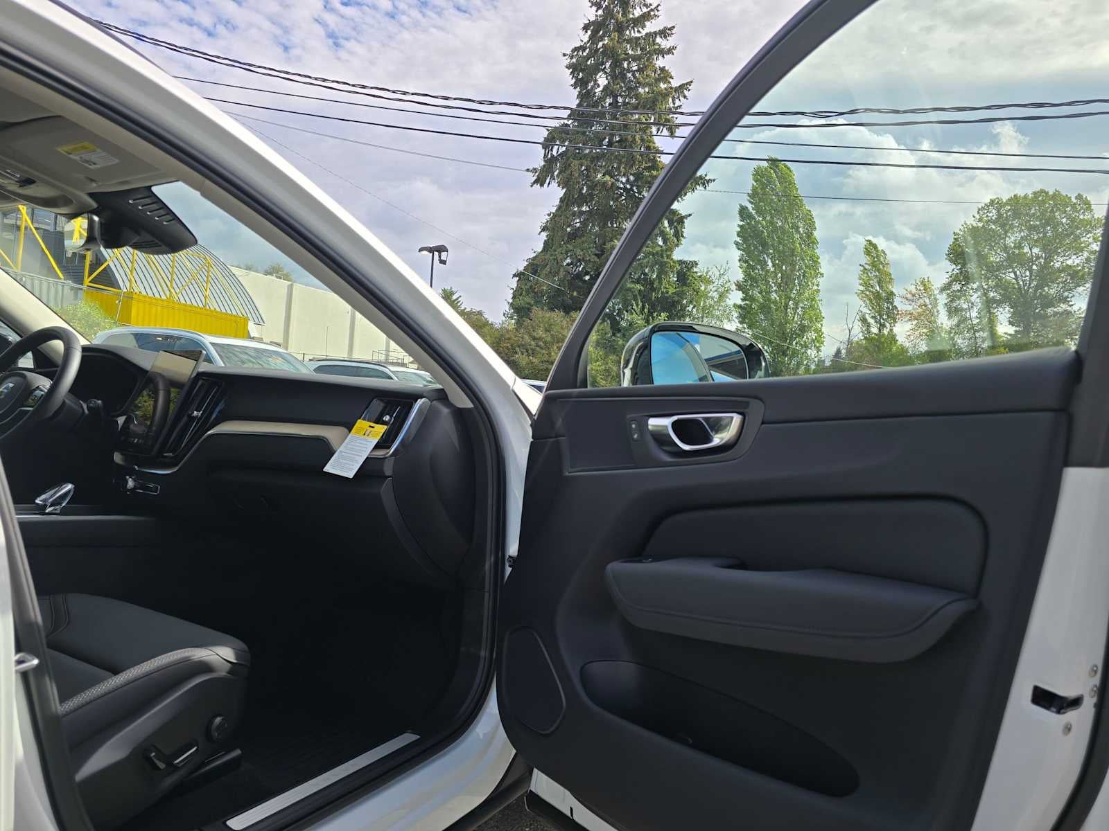 2026 Volvo XC60 Plus